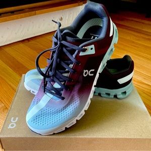NWT On Running Cloudflow sneakers